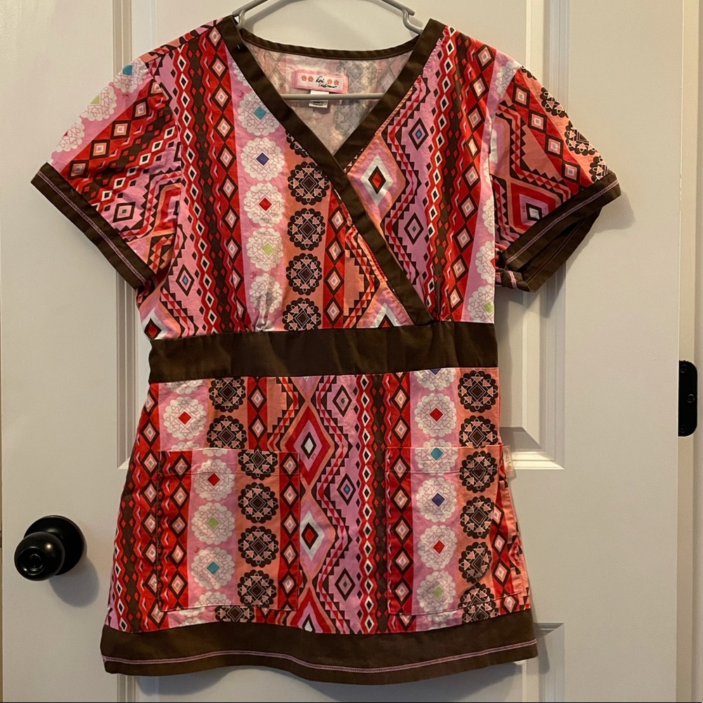 Koi Scrub Top Size Medium 🌺🩺